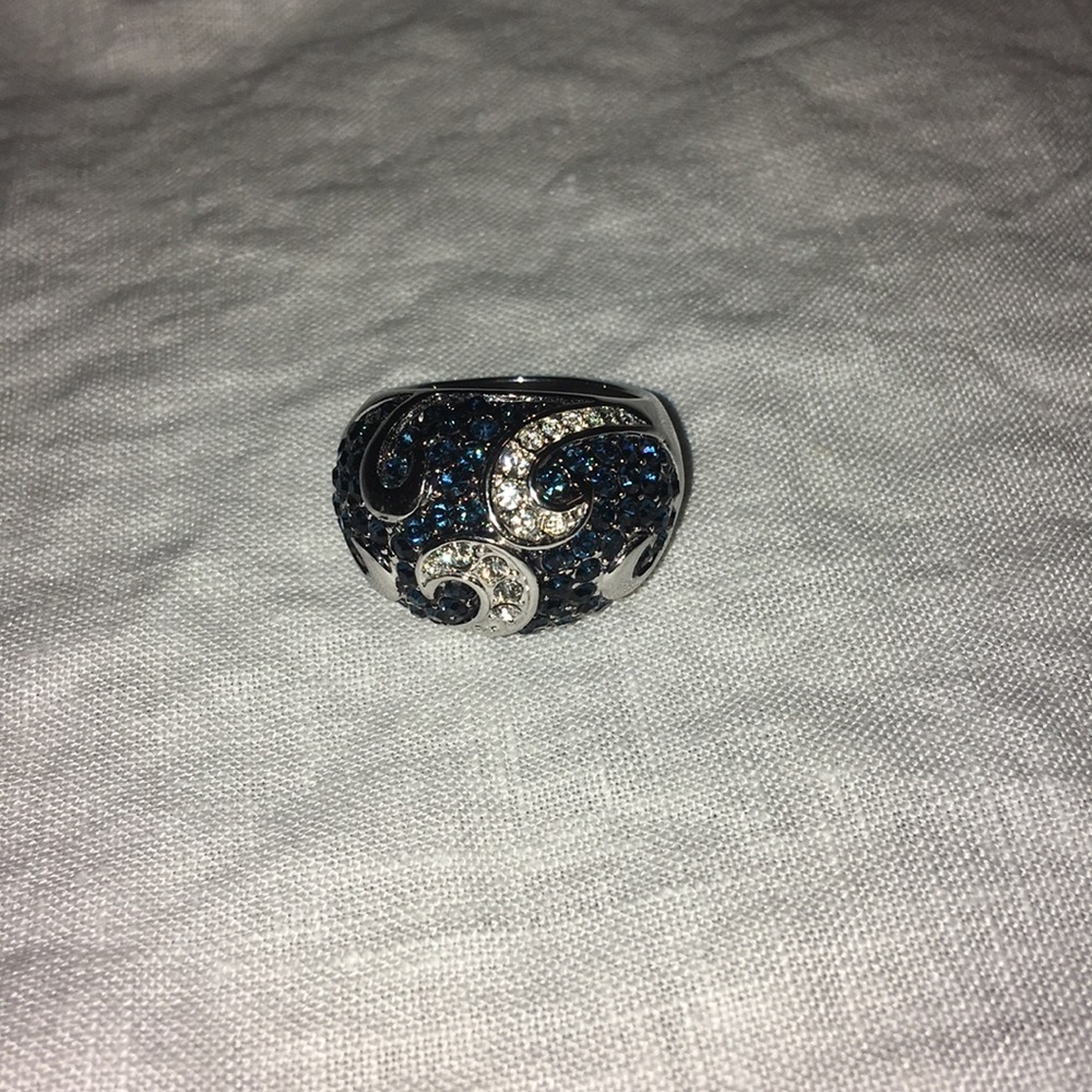 Lia Sophia Calypso ring size 8